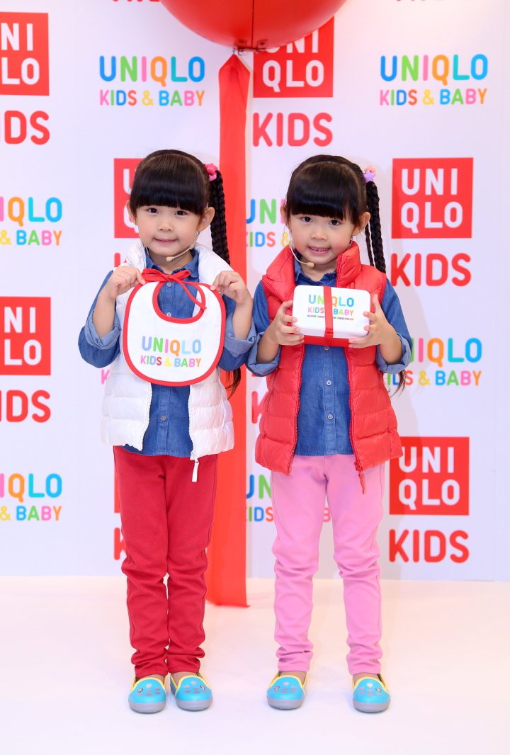 UNIQLO KIDS DAY，左左右右展示滿額贈禮圍兜、便當盒。圖／UNIQLO提供