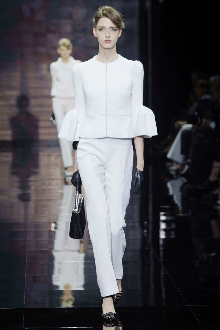 在Giorgio Armani 2014秋冬訂製服系列開場就可看到設計師對白色的偏好。圖／達志影像
