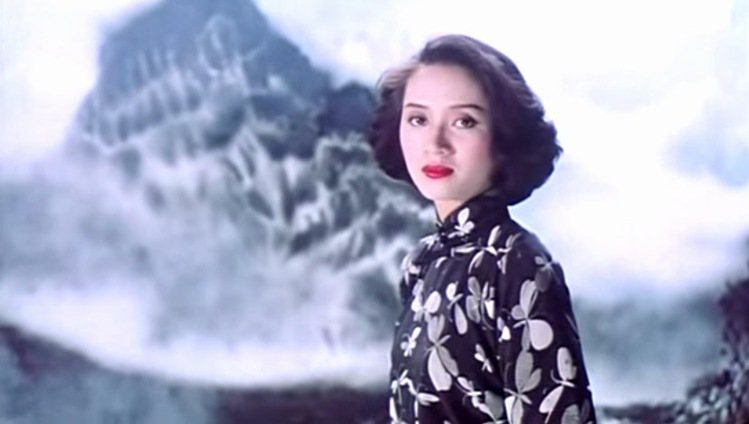 1987年，香港導演關錦鵬所執導的《胭脂扣》，劇中梅豔芳飾演的如花一角從頭到尾都...
