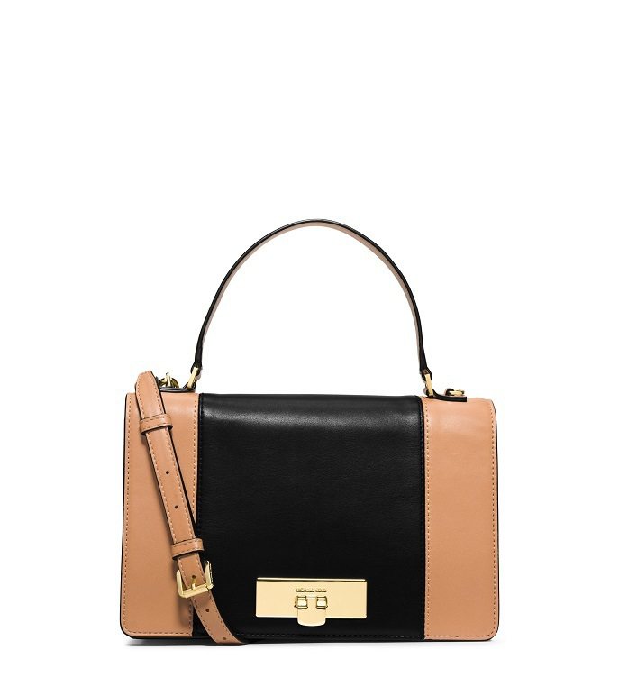 Callie雙色手提包，13,800元元。圖／Michael  Kors提供
