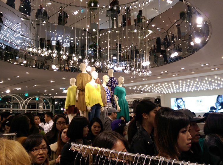 H&M 台灣首店--微風松高店在開幕前舉辦VIP night 活動，邀請...