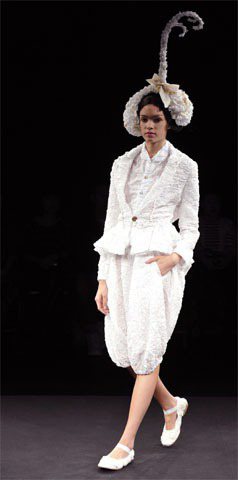 Tao Kurihara運用雪紡與蕾絲與圓點、皺褶、緞帶創造出奇幻夢境女裝。圖／Tao Kurihara提供