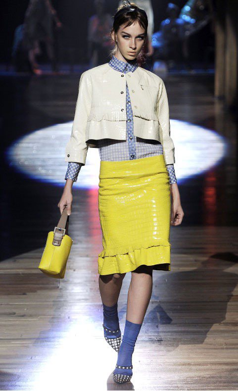 Marc Jacobs將窄裙連結套裝，色系、裙擺的花樣也更多元。圖／達志影像