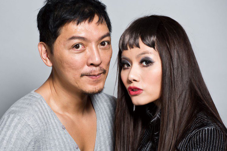 劉美辰之妝髮由JONNY（左）打理。圖／TVBS周刊提供