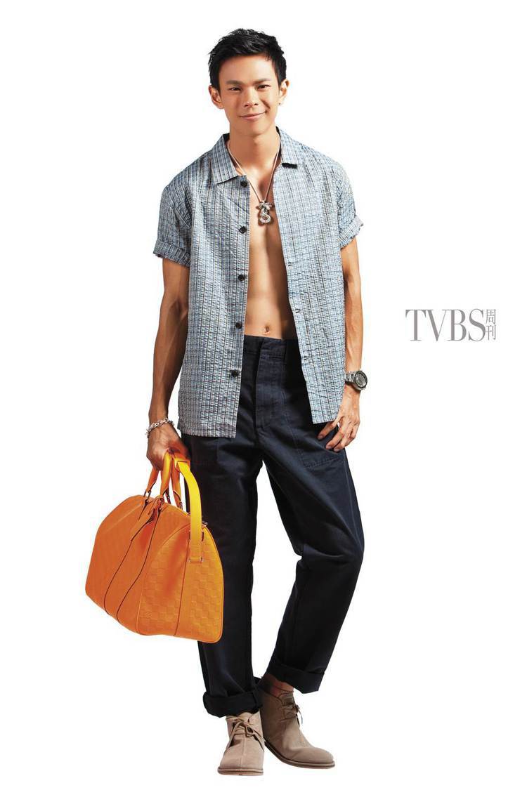 日式傳統印花襯衫搭配和服面料，是東西文化的完美結合。圖／TVBS周刊