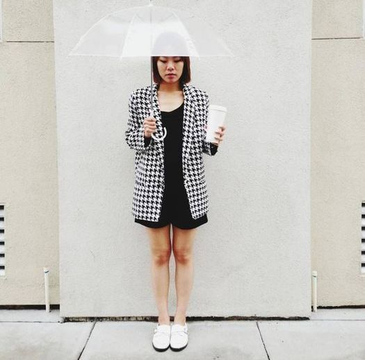Ariel Lin-目前居住舊金山。喜歡簡單俐落的穿著，但不排斥時而花俏的點綴。雖然最喜歡黑與白，但不喜歡因此只穿黑與白。與其用一身黑白強調風格，不如用風格顯示調性。圖／she.com Taiwan提供