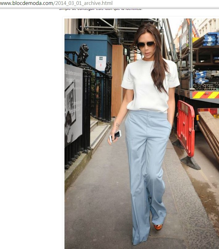 貝嫂維多利亞貝克漢穿著白 T 加藍色寬版褲現身街頭，率性又可愛。圖／達志影像