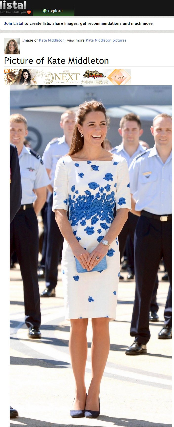 喜歡穿套裝的凱特王妃，這身白色印花洋裝有了藍色花朵點綴（還有她手上那只俏皮的淺藍...