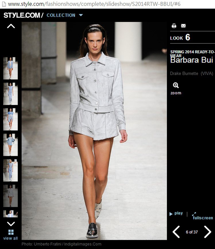 Barbara Bui 這身灰白色套裝相當內斂優雅，讓丹寧風穿搭多了一種選擇，搭配金屬系樂福鞋營造出前衛風情。圖／擷取自style.com