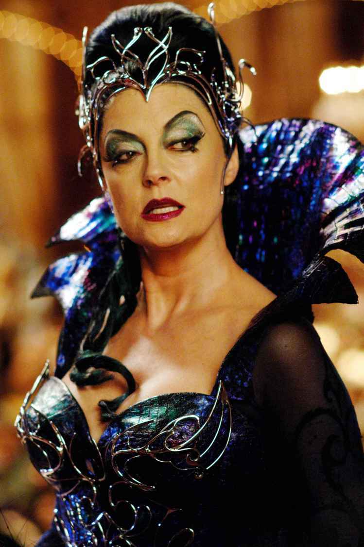 《曼哈頓奇緣》中由資深女星蘇珊莎蘭登飾演的皇后，其實是將《睡美人》中的 Maleficent與《白雪公主》的壞皇后結合產生的新角色。圖／迪士尼提供