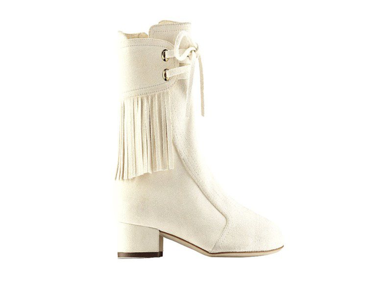 CHANEL2014巴黎－達拉斯工坊系列白色麂皮流蘇牛仔靴。圖／CHANEL提供