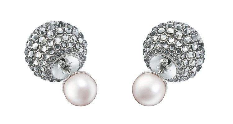 Dior Tribal 雙色水晶耳環 22,000元。圖／各業者提供