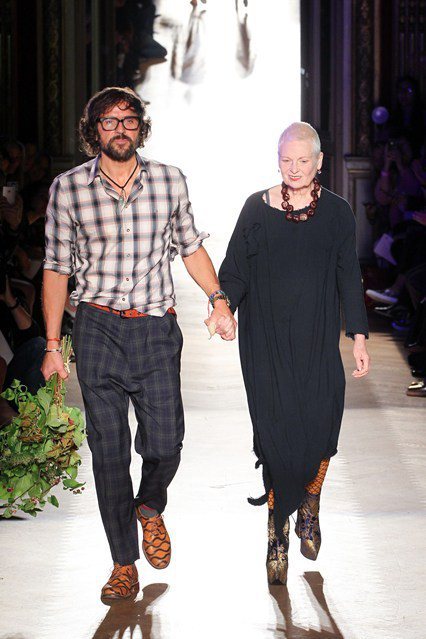 長期關注環保議題的 Vivienne Westwood 2015 春夏以「終止生態滅絕」（End Ecocide）為服裝秀主題。圖／擷自vogue.co.uk