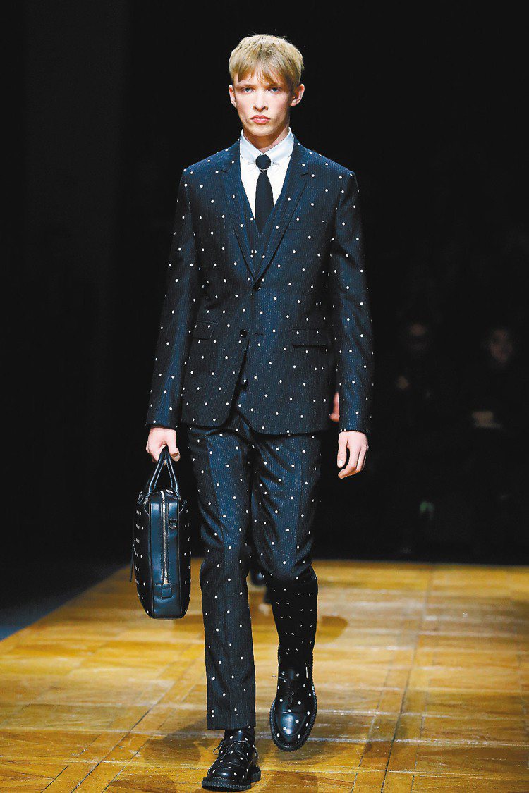 Dior Homme秋冬男裝多了一些潮流街頭元素。圖／美聯社