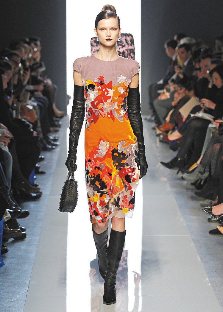 Bottega Veneta秋冬女裝充滿拼接的華麗感。圖／BV提供