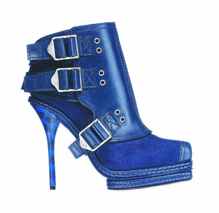Dior Sailor藍色踝靴，中性軍裝風格好man。圖／業者提供