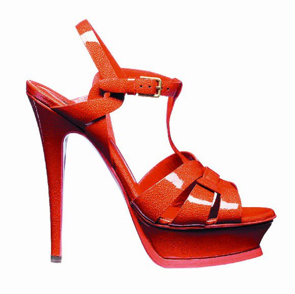 YSL推出紅色鞋底高跟鞋，被Christian Louboutin告上法院，最後以不起訴處分。圖／YSL提供