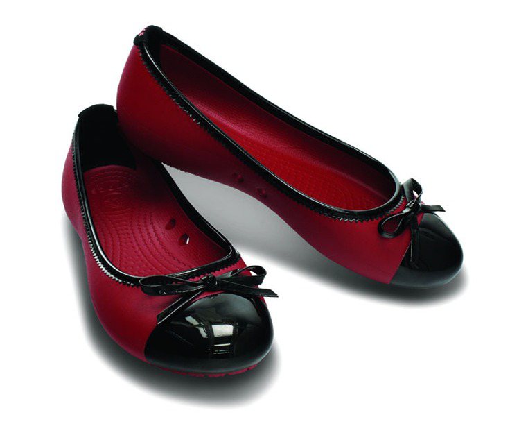 Crocs卡駱馳推出新夏季女鞋，售價1,480元起。圖／Crocs提供