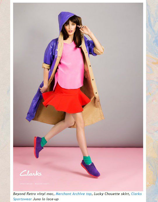 知名亞裔時尚部落客 Susie Bubble 這回跨刀幫英國經典鞋款品牌 CLARKS  廣告打理造型，將自己平常穿搭風格套用在模特兒身上，宣傳秋冬新推出的 Juno Hi、Juno Lo 鞋款。圖／擷取自stylebubble
