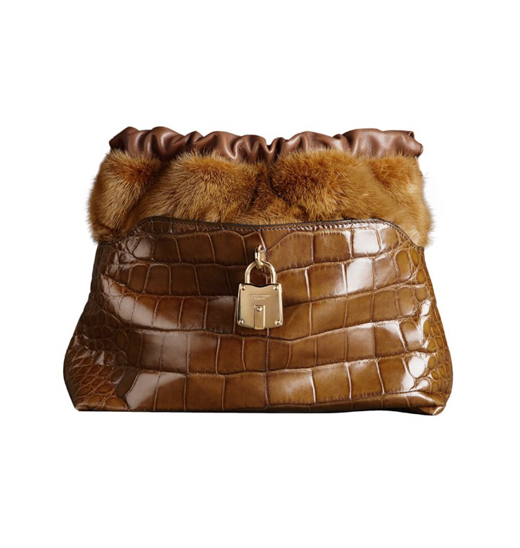 BURBERRY豹紋貂毛皮革手拿包，96,000元。圖／BURBERRY提供