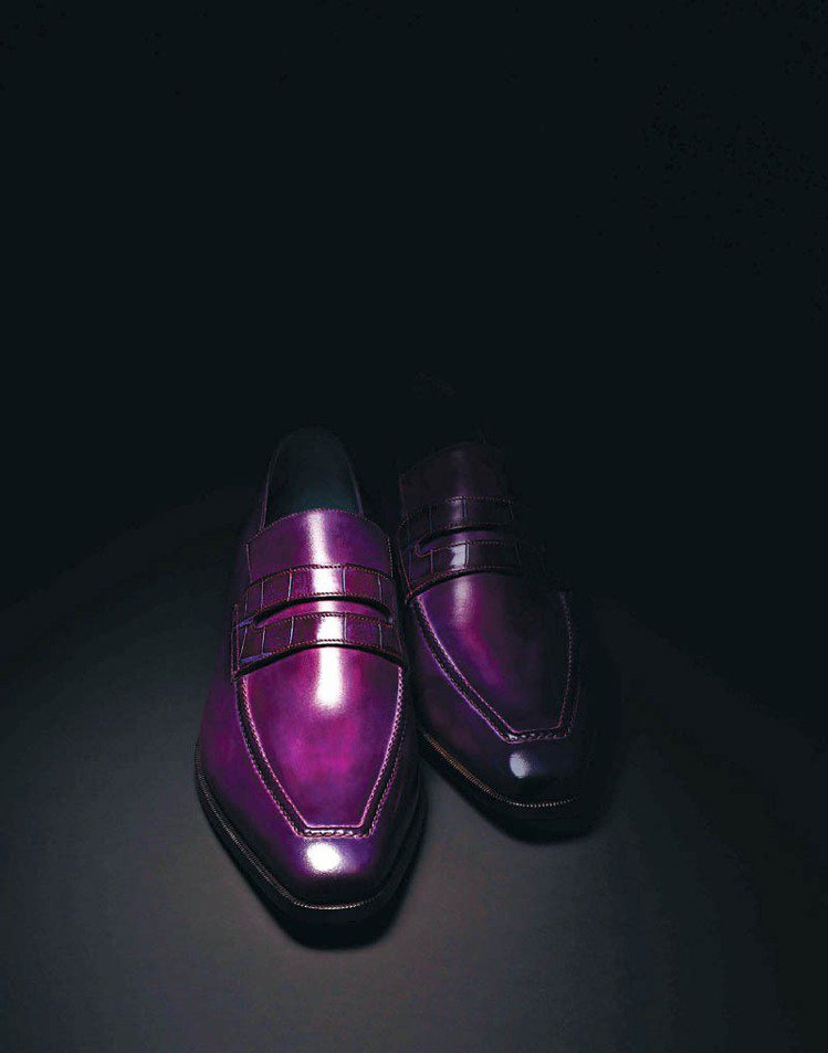 Berluti獨特的漂染技術可以為鞋履添上華麗且具透明感的色調。圖／Berluti提供