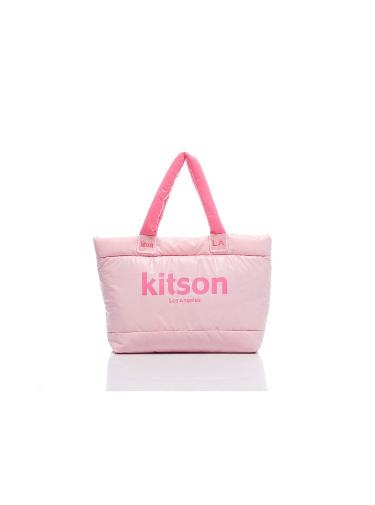 kitson經典鋪棉托特包台灣限定款－－草莓歐蕾。圖／kitson提供