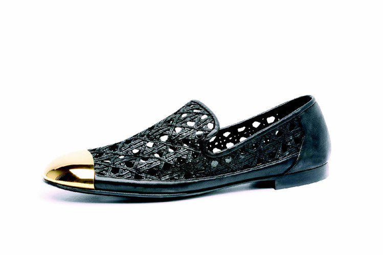 Giuseppe Zanotti Design金屬拼接皮革編織女性樂福鞋、45,800元。圖／GZD提供