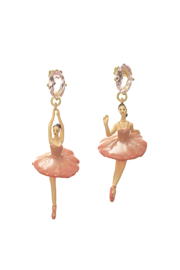 Les Nereides芭蕾舞伶水鑽耳環、4,890元。圖／Les Nereides提供