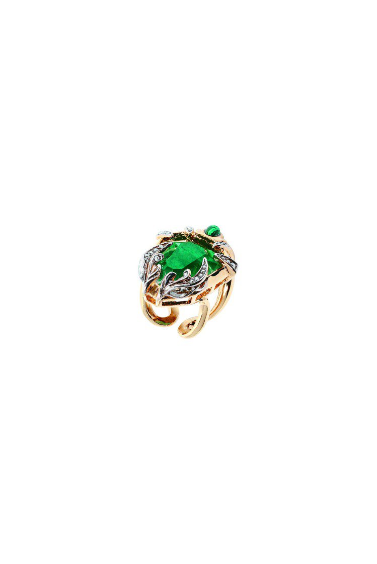 roberto cavalli金蛇造型飾綠寶石戒指、20,800元。圖／roberto cavalli提供