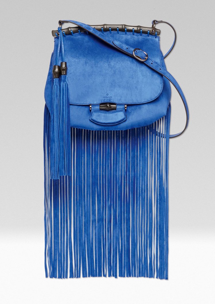 GUCCI 藍色麂皮竹節流蘇包充滿優雅淑女氣質，售價9萬9500元。圖／GUCCI提供