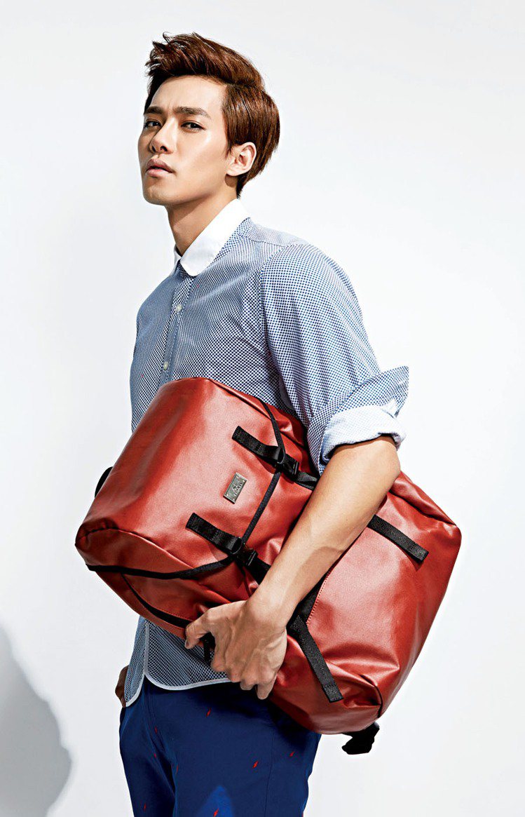 THE BANDIII背包，推出磚紅暖色系復古新色。圖／PROMAX提供