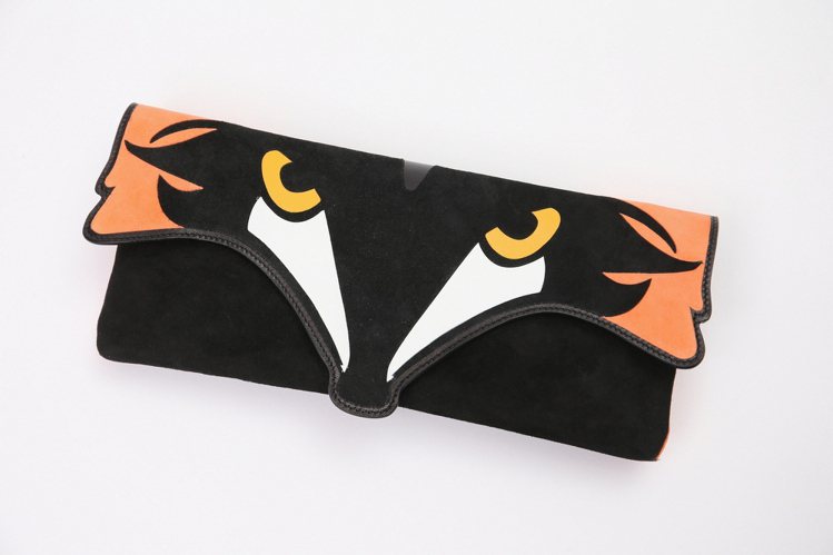 REDValentino Disney 狐狸造型手拿包，21,100元。圖／RE...