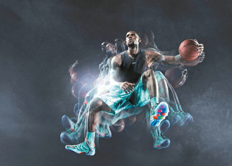 NIKE連續12年與NBA最具價值球星LeBron James，發表聯名款LEBRON 12 。圖／NIKE提供