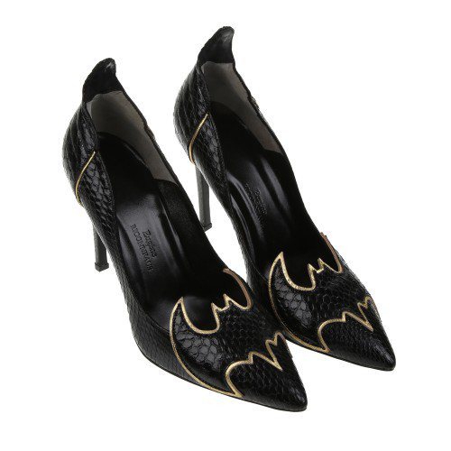 Eugene Riconneaus高跟鞋則以蝙蝠俠的黑色翅膀披風為靈感。圖／擷自
www.colette.fr