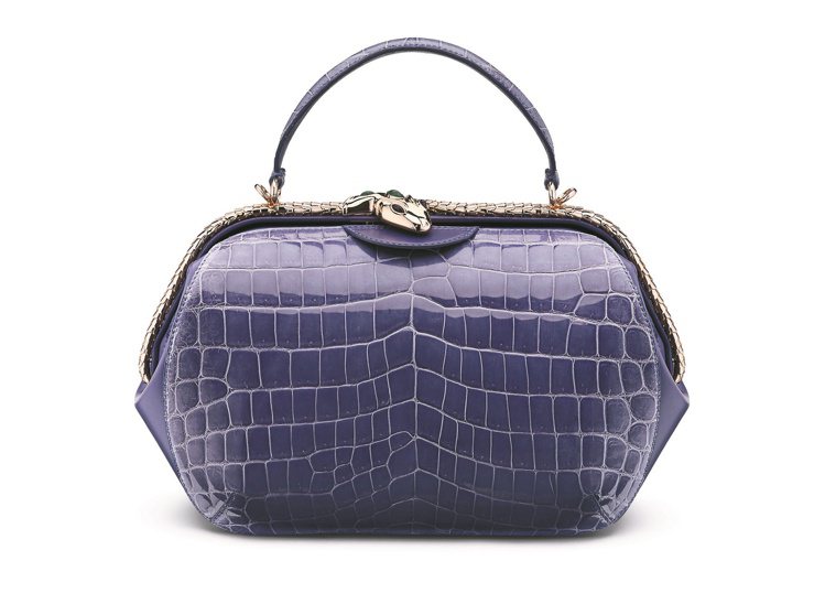 寶格麗DIVA紫羅蘭色鱷魚皮手提包，約73萬3,900元。圖／寶格麗提供