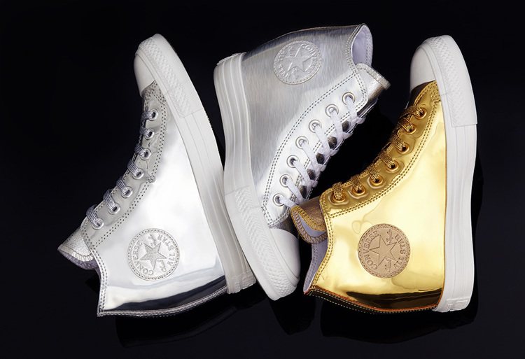 CONVERSE推出2015春季Chuck Taylor All Star Lux炫色金屬特別系列鞋款，全新內增高Lux鞋型搭載TPU材質鞋面和設計感十足的水晶大底，奪目金屬配色閃亮登場，帥氣而又不失摩登時尚感。圖／CONVERSE提供