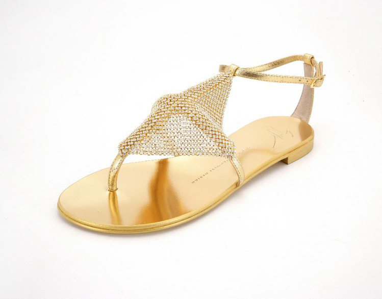 Giuseppe Zanotti Design金色水鑽星網涼鞋、43,800元。...
