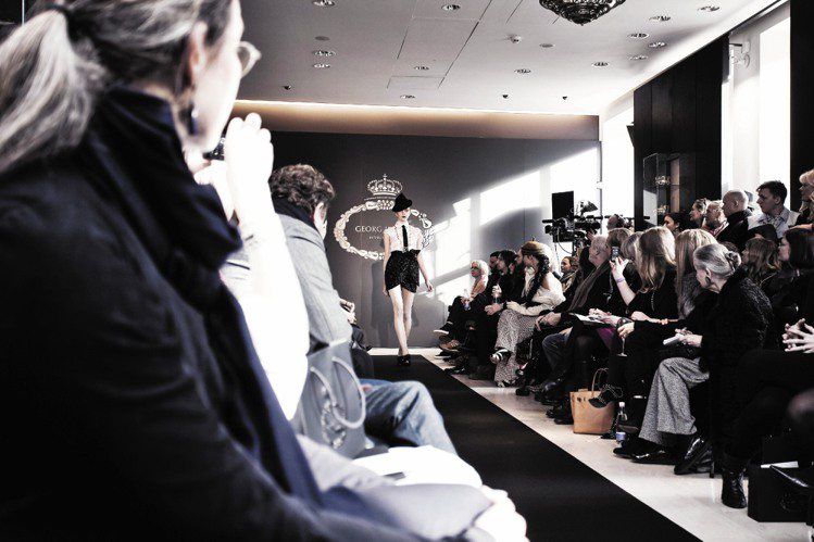 喬治傑生與設計師Ole Yde合作，於哥本哈根時尚周首度線上直播時尚秀。圖／喬治傑生提供