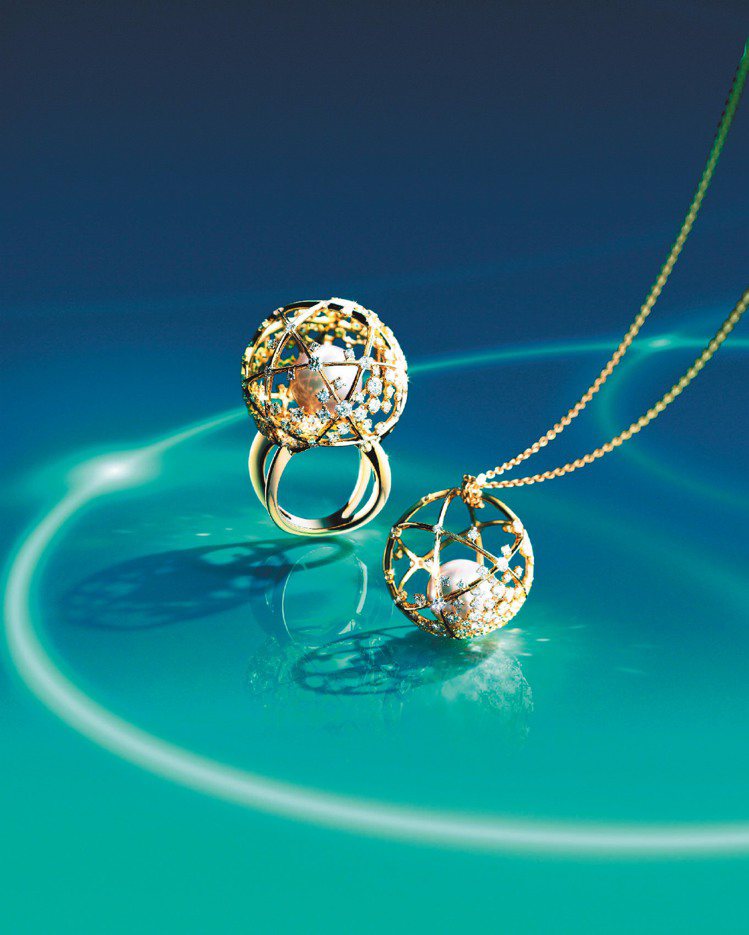 A World of Creativity系列以地球為概念的南洋珠戒指72萬元、項鍊40萬元。圖／MIKIMOTO提供