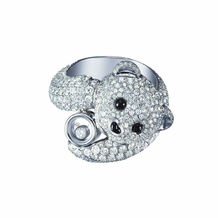 蕭邦動物世界系列小熊戒指，18K白金鑲嵌鑽內含單顆滑動鑽石，搭配黑色縞瑪瑙，122萬7,000元。圖／迪生提供