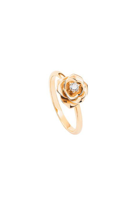PIAGET ROSE玫瑰金戒指，鑲嵌0.06單鑽，為品牌少見入門款作品，5萬7,000元。圖／伯爵提供