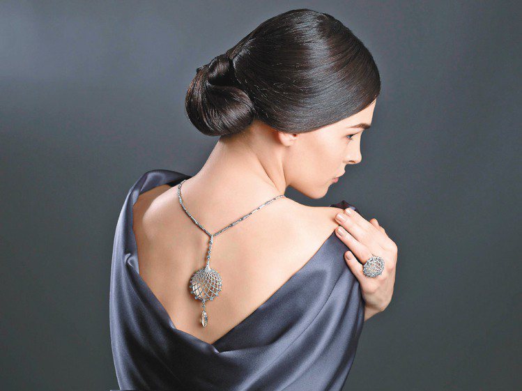 巴黎骨董雙年展卡地亞頂級珠寶，設計靈感來自旅行中的景象。圖／Cartier提供