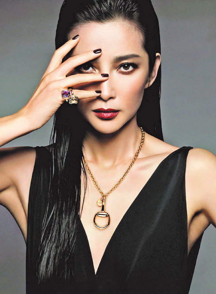 李冰冰戴出GUCCI珠寶的知性美，預計11月將為品牌來台。圖／GUCCI提供