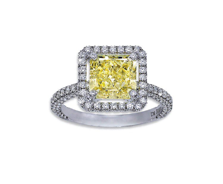 De Beers頂級黃鑽戒指，鉑金鑲嵌方形明亮型濃彩黃鑽，總重3.89克拉，40...