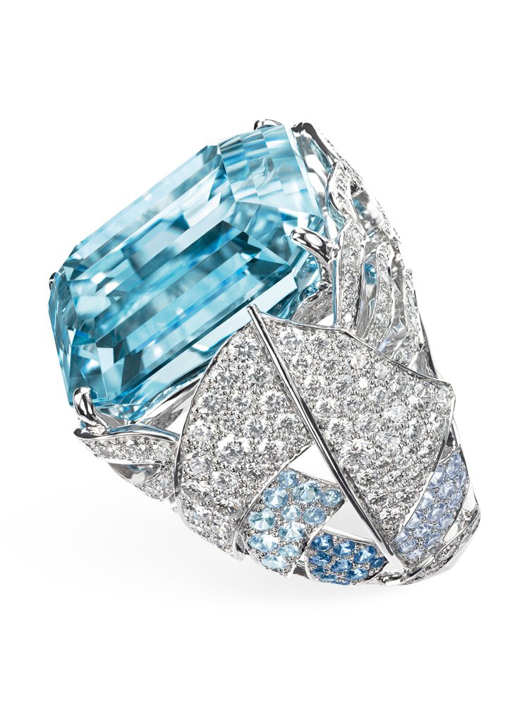 LOUIS VUITTON La Malle aux Trésors戒指，鑲嵌海水藍寶、藍寶石與鑽石。參考價請店洽。圖／珠寶之星
