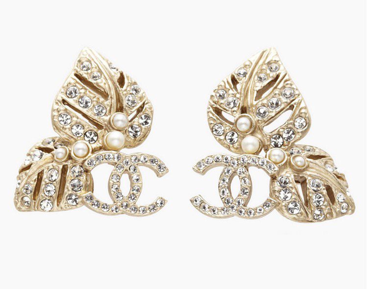香奈兒金色葉片耳環，13,500元。圖／Chanel提供