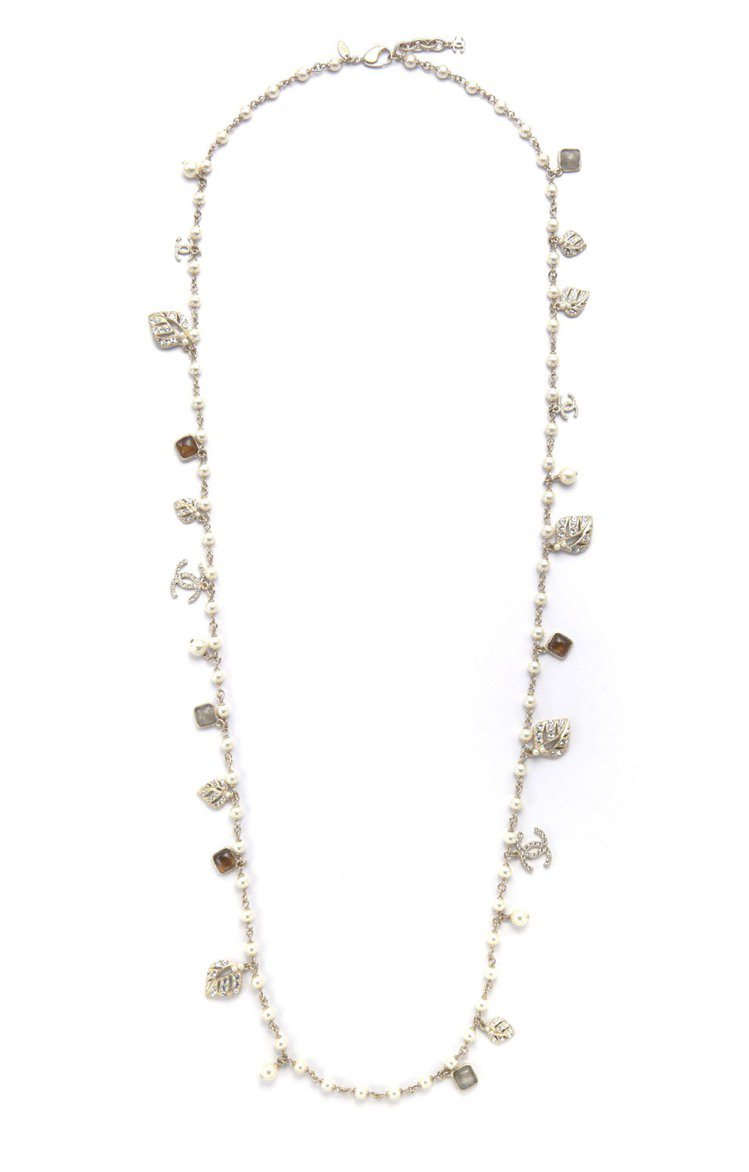 香奈兒心型葉片飾珍珠項鍊，74,300元。圖／Chanel提供