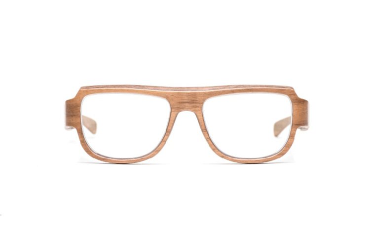 店裡集合了四大手作眼鏡品牌，圖為來自奧地利的木製眼鏡品牌 「ROLF」輕木眼鏡，43,800元。圖／2020 EYEhaus提供