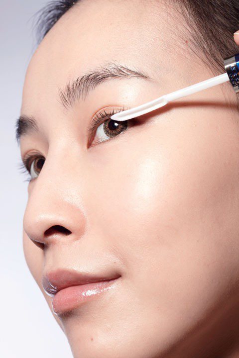 2.刷頭型睫毛則可將滋養成分均勻分佈，讓精華液包覆每根睫毛。圖／she.com Taiwan提供