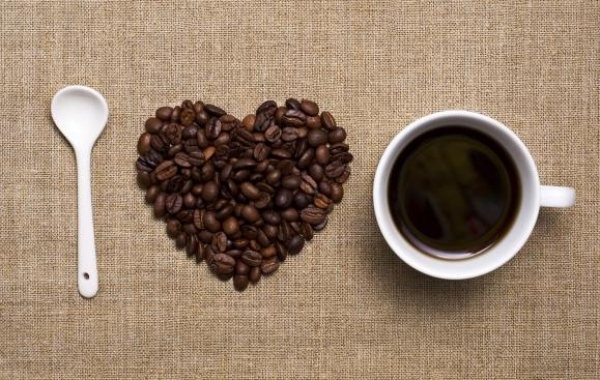咖啡可以是每朝令你清醒的救星，也可是你美容的好拍檔。以下介紹咖啡的4大美容用法，咖啡迷絕對要試。圖／she.com Taiwan